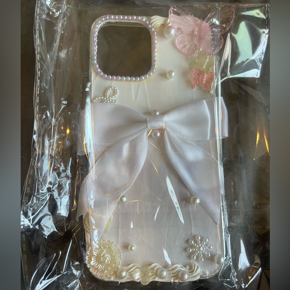 Large White Ribbon Bow Baroque Style Decorative iPhone Case
